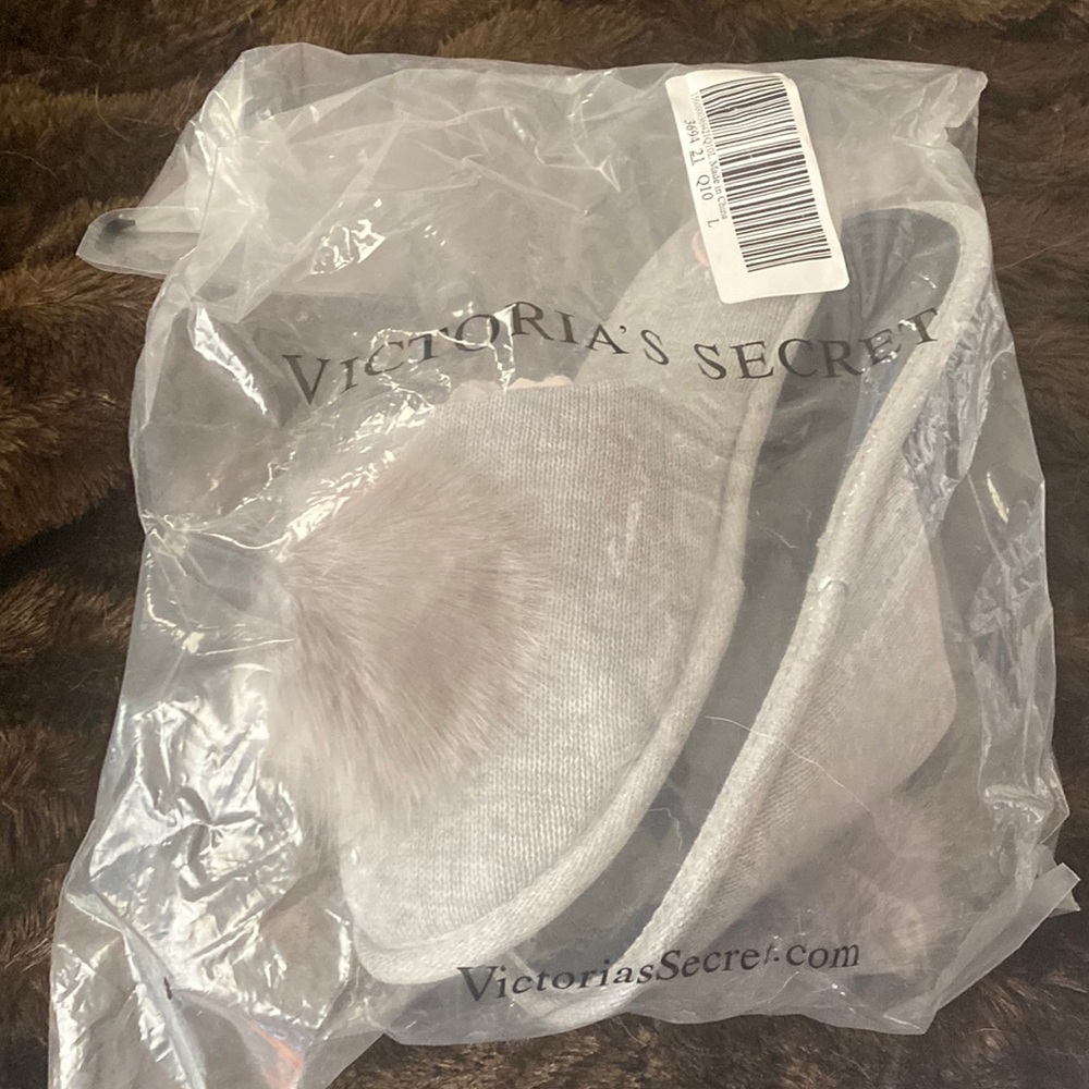 Slide Slippers with Poof - Victoria Secret - Never opened